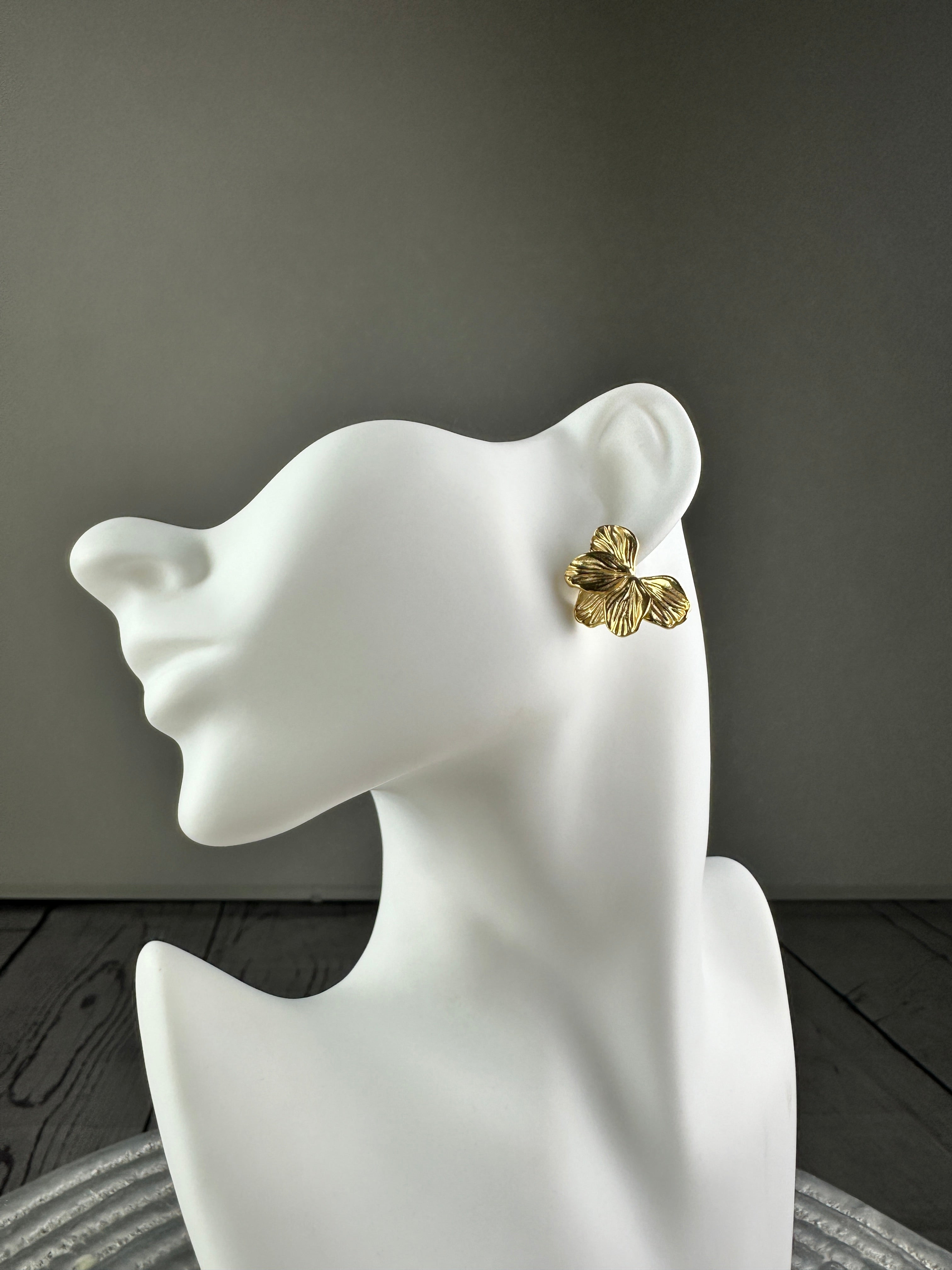 MOMI ORECCHINO HALF FLOWER